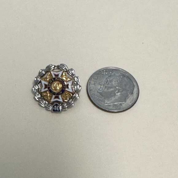 Vintage LADIES AUXILIARY VFW 40 Years Sterling Enamel Pin Verterans Foreign Wars - Picture 8 of 8